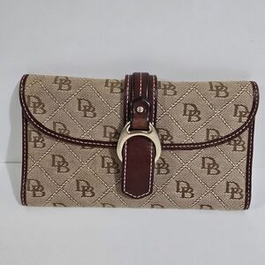 Dooney & Bourke - Wallet - Leather Continental Monogram Buckle - Tan Brown